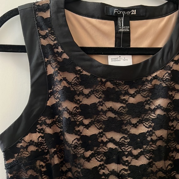 Forever 21. Size medium, black floral lace overlay on a tan coloured fabric. - Picture 4 of 5